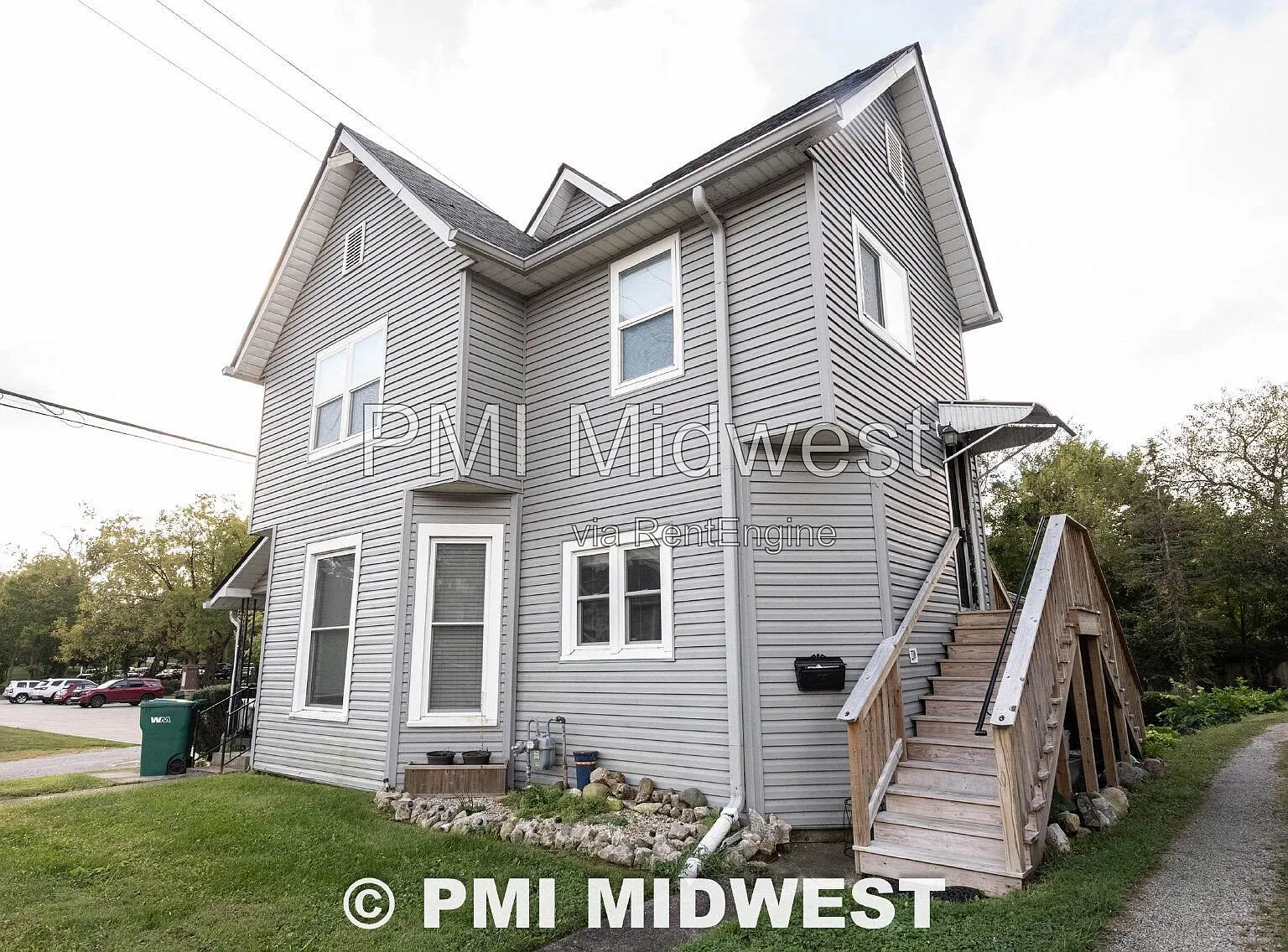 3 bed, 1.0 bath, 850 sqft, $1,289 — Photo 2