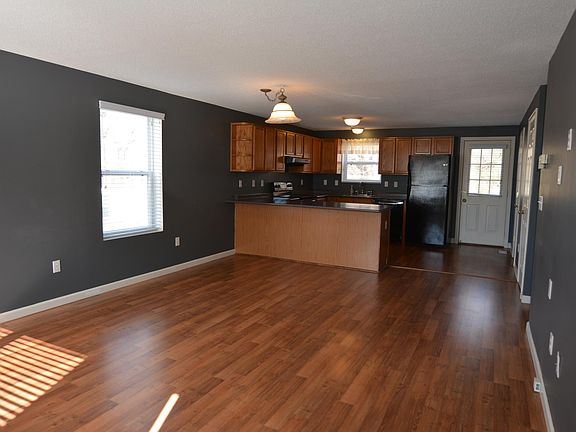 3rd image of 30 Meadowrue Dr #30