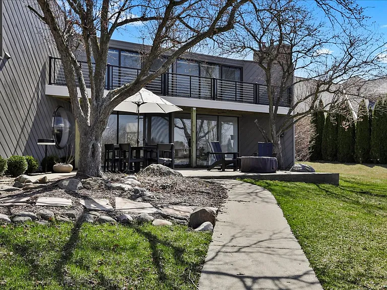 4010 Clubhouse Dr — Photo 22