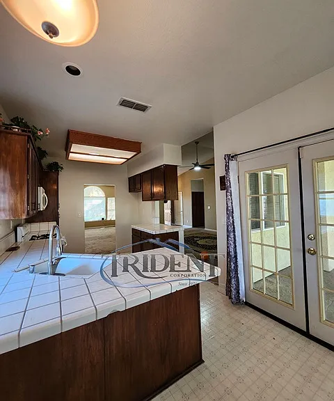 1105 Johnathan Dr — Photo 6