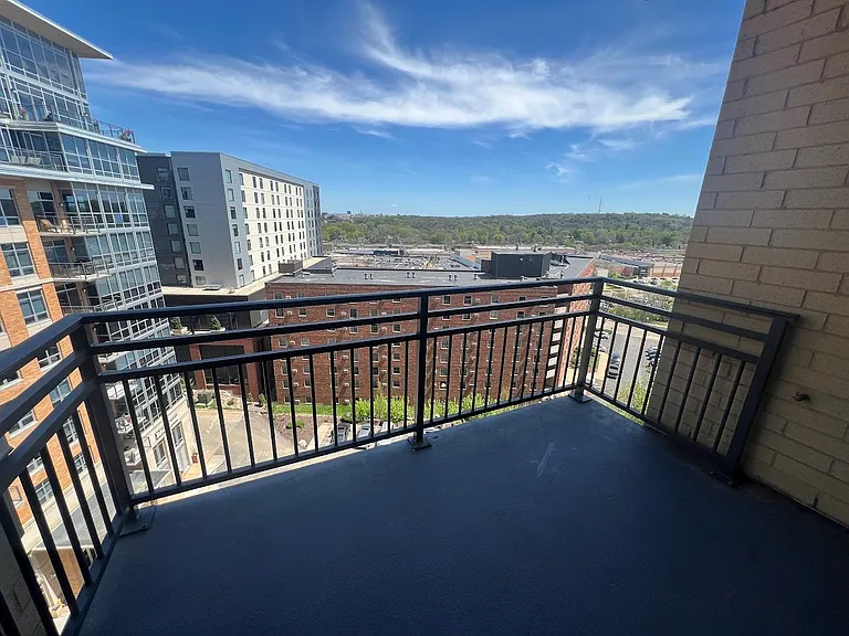 Venture Luxury High Rise — Photo 6