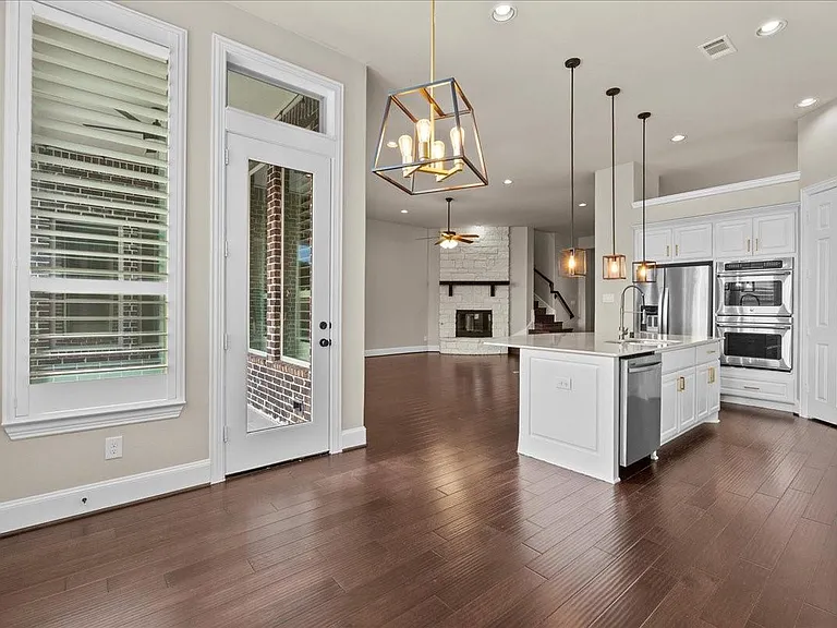 1117 Hancock Springs Ln — Photo 12