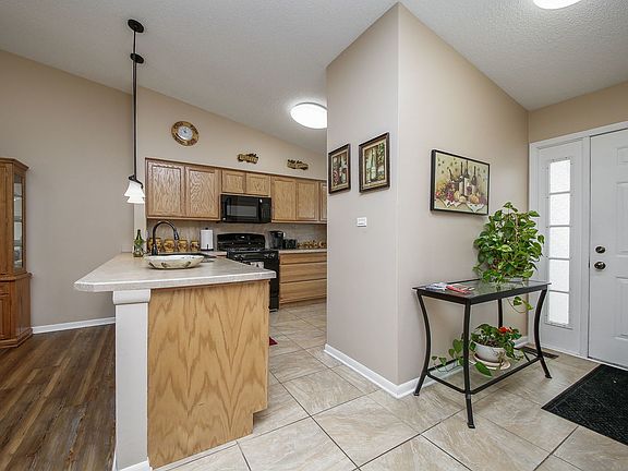 2nd image of 109 East Ave #2C