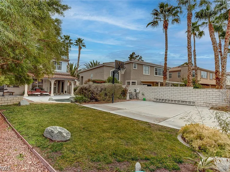2500 Hacker Dr — Photo 18