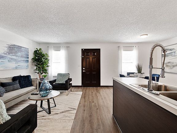 4th image of 110 Creekside Ct #1015