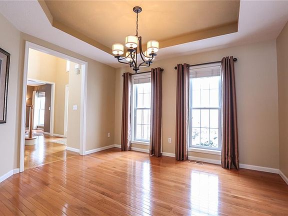 5th image of 6 Anglewood Ct