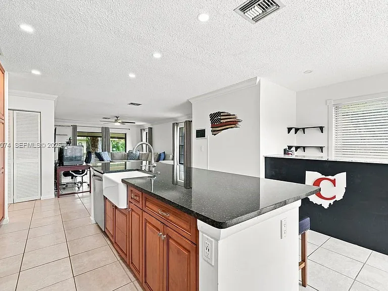 206 SE 1st Cir #13B — Photo 8