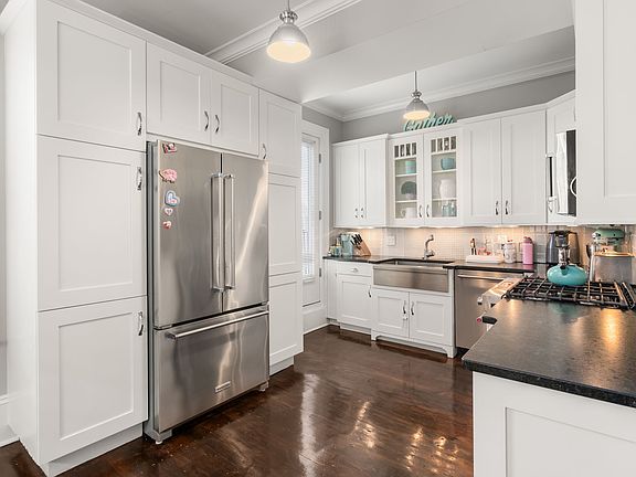 4th image of 901 E Broadway Unit 2