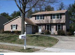 510 Perry Dr, Mount Laurel, NJ 08054