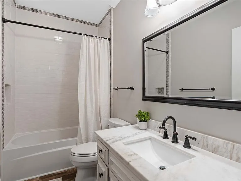 108 Colony Ct — Photo 14