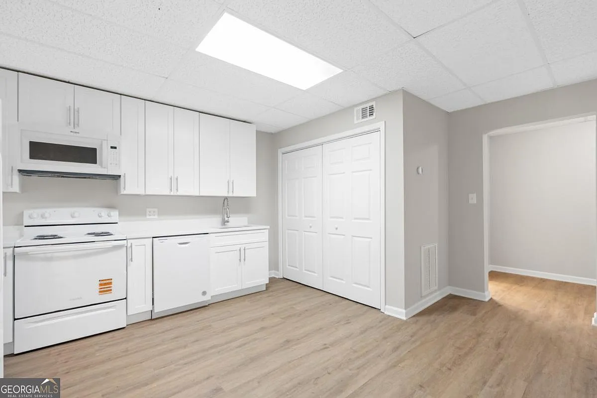 1 bed, 1.0 bath, 1100 sqft, $1,600 — Photo 4