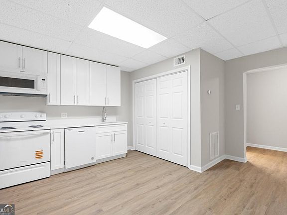 4th image of 3418 Rose Arbor Ct Unit B