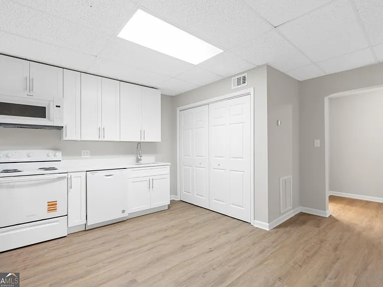 3418 Rose Arbor Ct #B — Photo 3