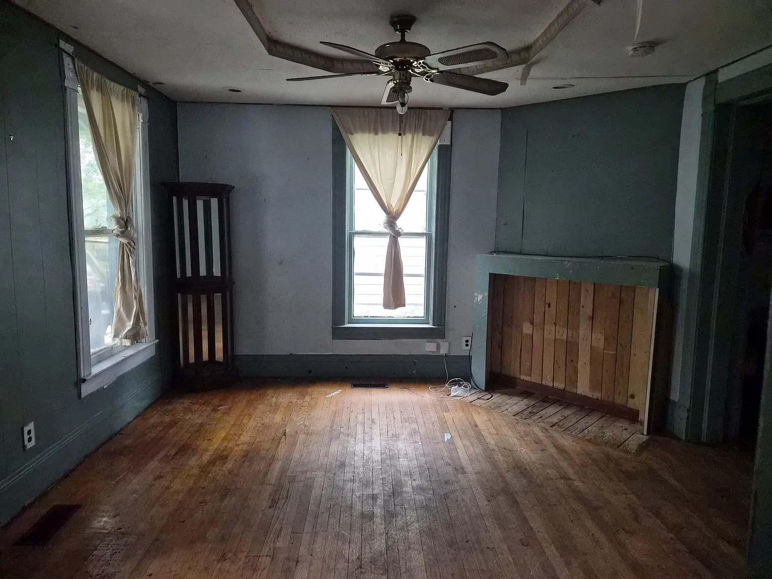 806 W 6th St — Photo 2