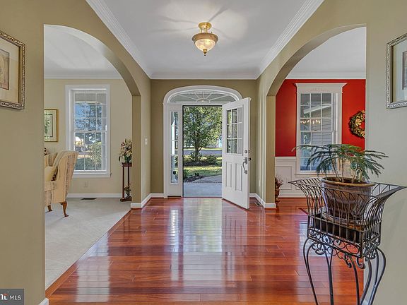 3rd image of 149 Beach Point Dr