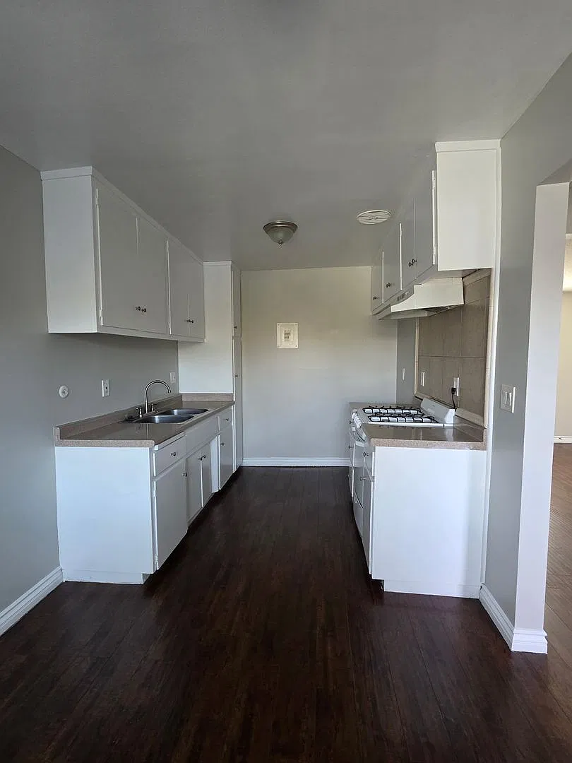 Windsor Court Apartments — Photo 4