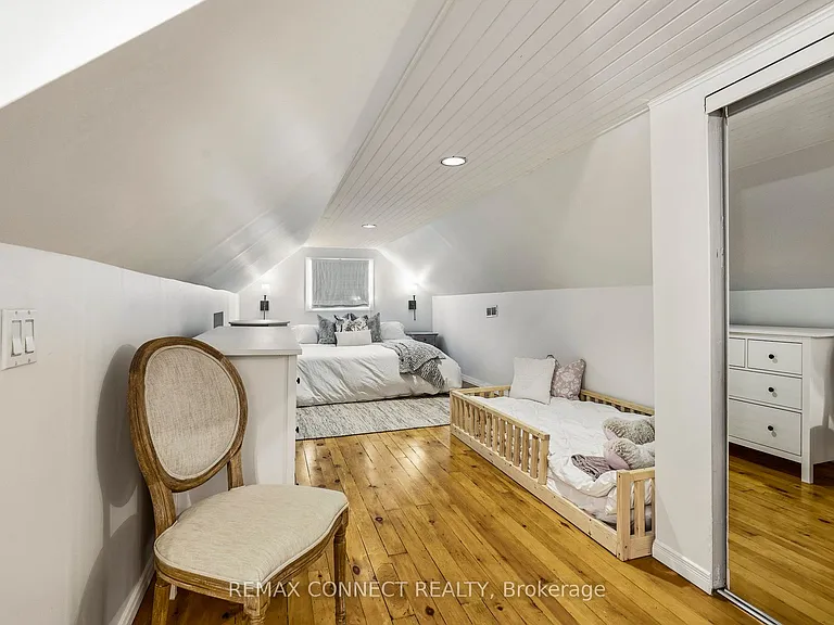 60 Woodbury Rd — Photo 22