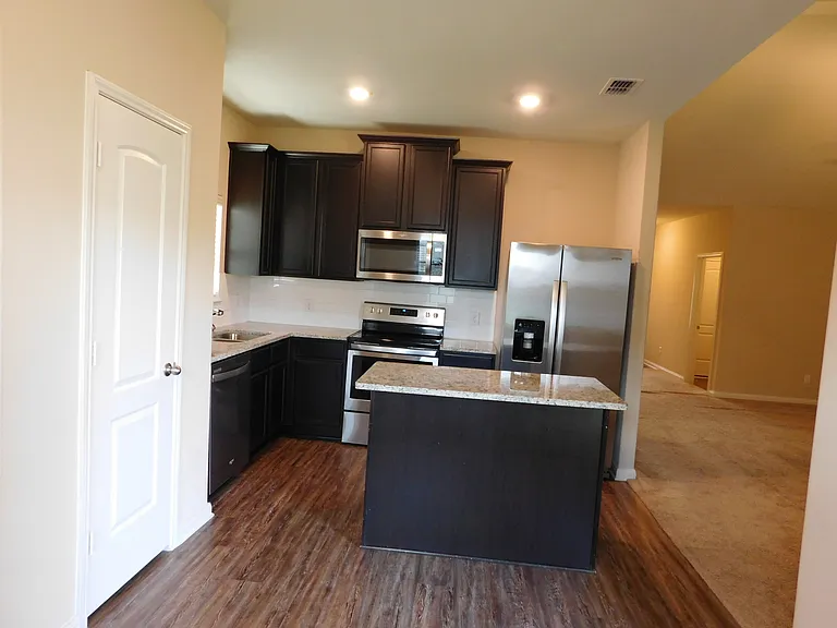 304 Aaron St — Photo 6