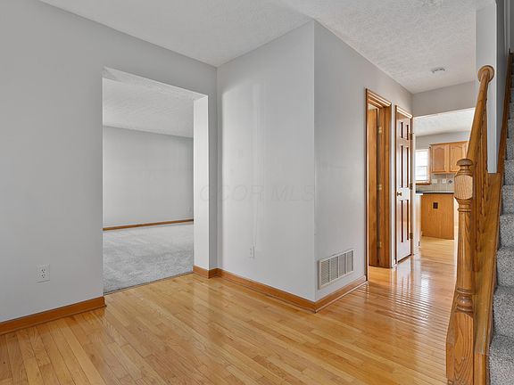 5th image of 354 Aylesbury Dr W