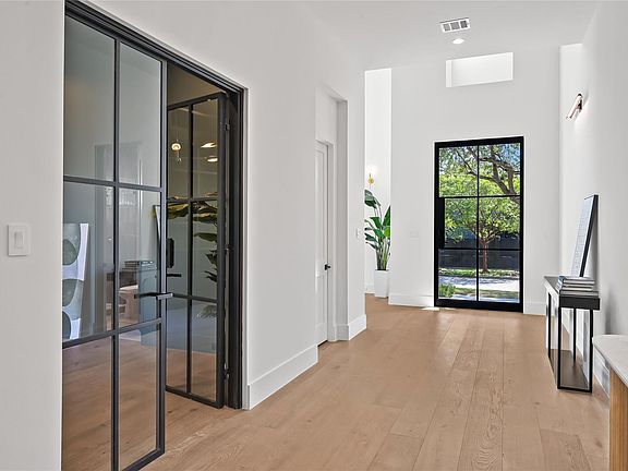5th image of 1916 Addison Rd
