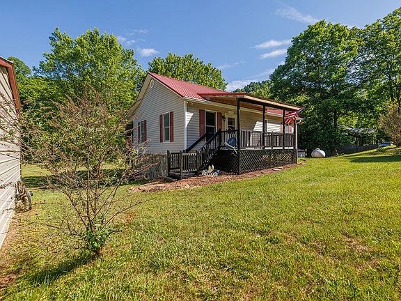 3rd image of 3173 Poplar Hill Dr