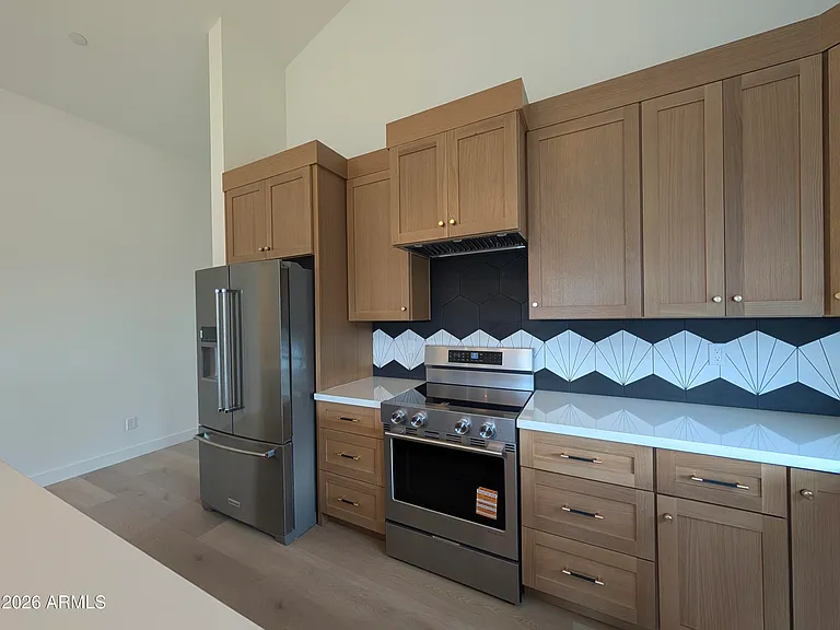 826 W 12th St — Photo 10