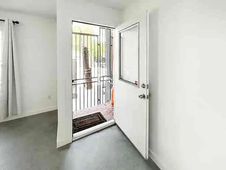 322 Peters St SW #2 — Photo 5