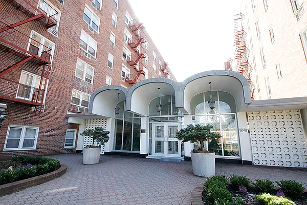 Sold by Modern Spaces | media 18