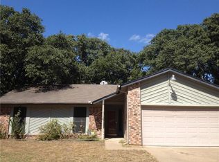 413 Larchmont Way, Azle, TX 76020