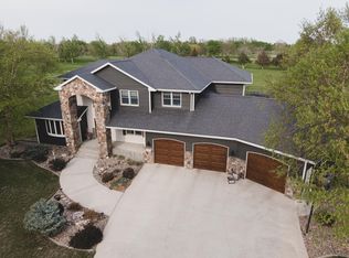 2908 Thunderbird Dr, Mitchell, SD 57301