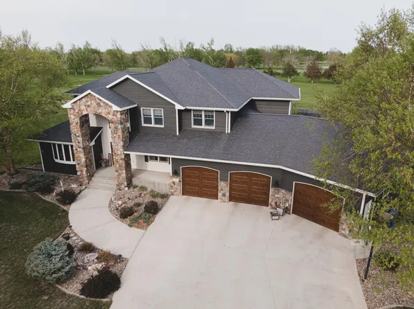 2908 Thunderbird Dr, Mitchell, SD 57301