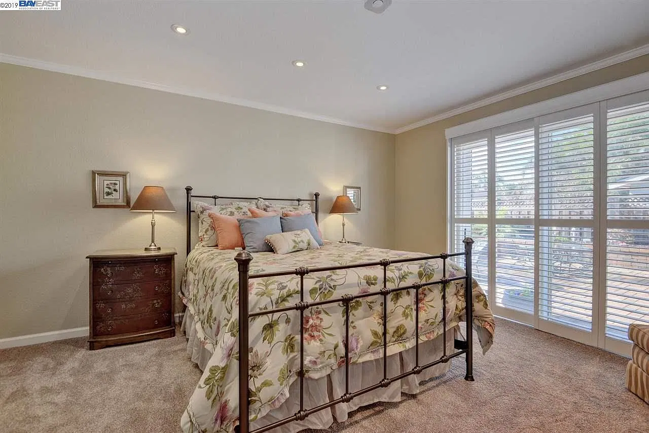 4 bed, 1830 sqft, $4,499 — Photo 4