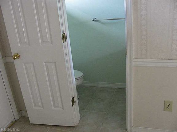 4th image of 814 W Lake Cir #3-14