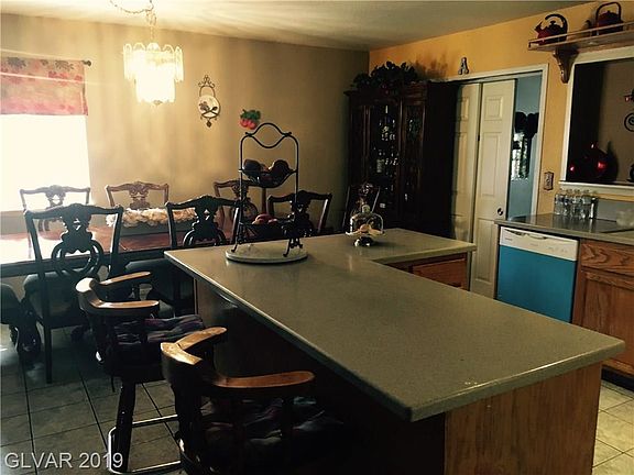 4th image of 3669 Redwood St