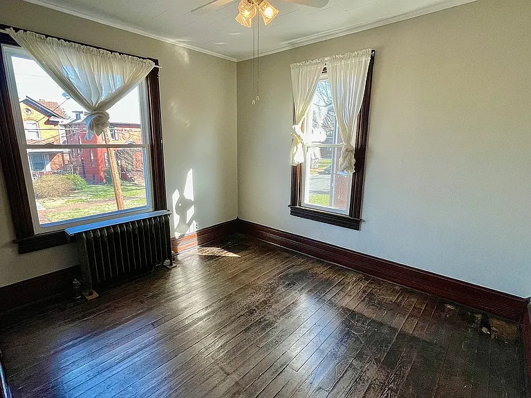 215 E Prospect St — Photo 16