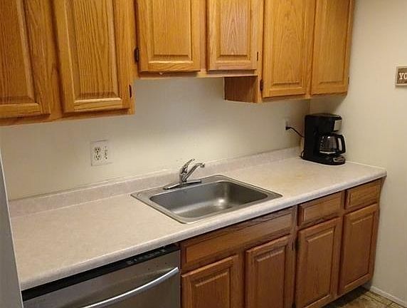 5th image of 616 E Fox Hills Dr #84