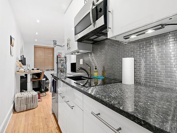 3rd image of 140 W 10th St #Btw