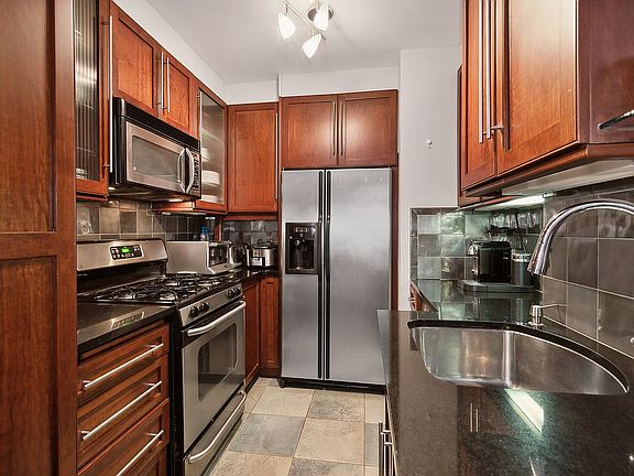 3rd image of 10 W 66th St APT 15B