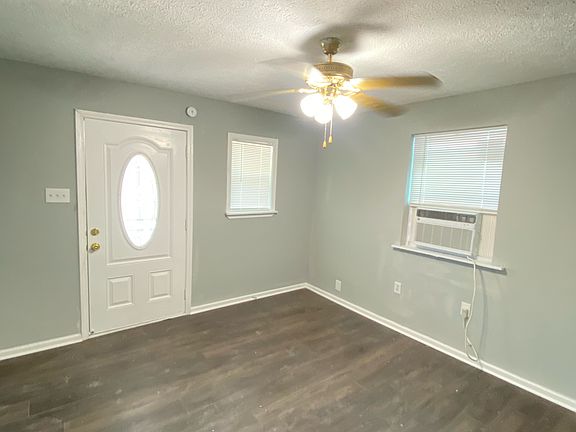4th image of 4020 Hollygrove St #1
