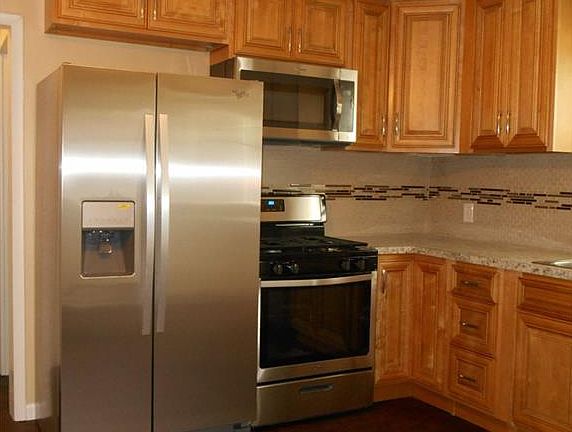 3rd image of 3204 Klages Blvd