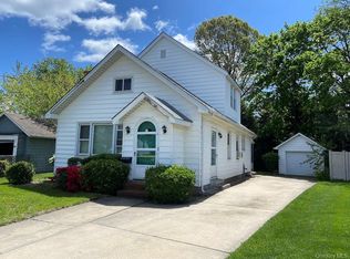 39 Munson Pl, East Rockaway, NY 11518
