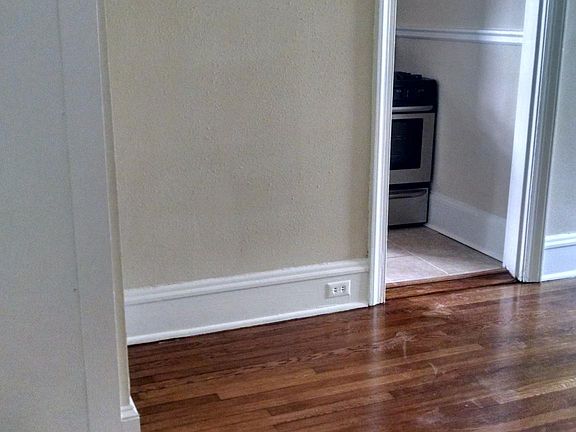 3rd image of 3107 Monument Ave