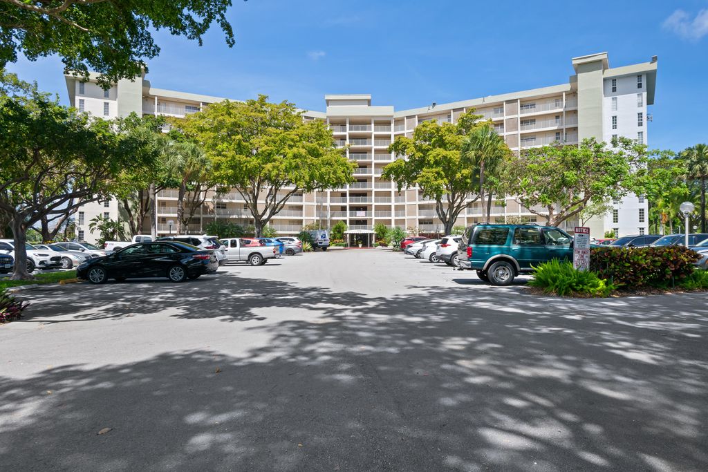 3051 N COURSE Drive #211, Pompano Beach