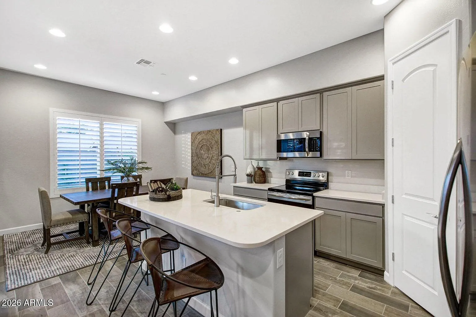 4 bed, 3.5 bath, 1838 sqft, $3,000 — Photo 3