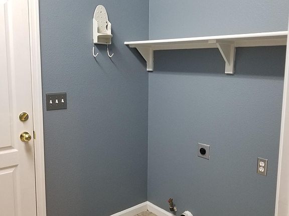 4th image of 2828 Eureka Dr