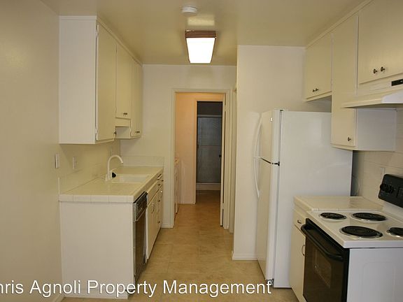 4th image of 4694 Calle Reina