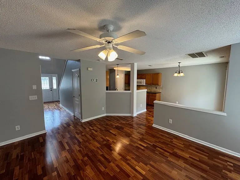 102 Alice Ct — Photo 11