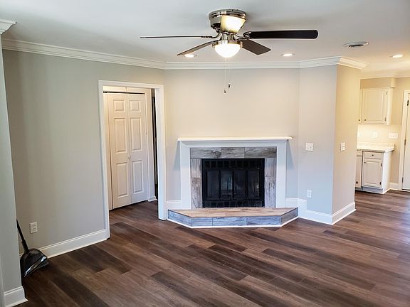 3rd image of 575 Nina Pl