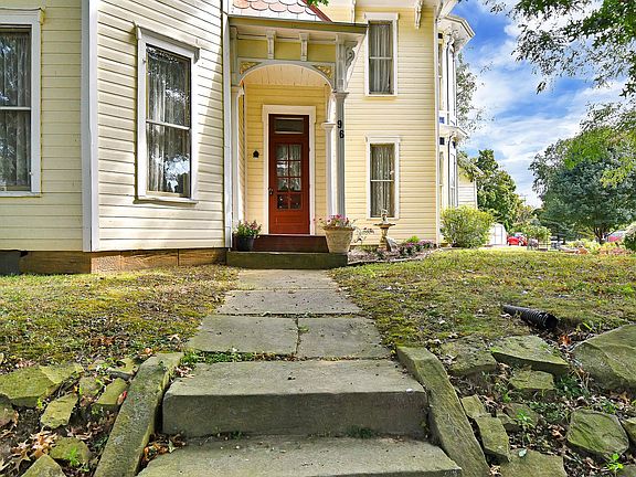 4th image of 96 S Church St