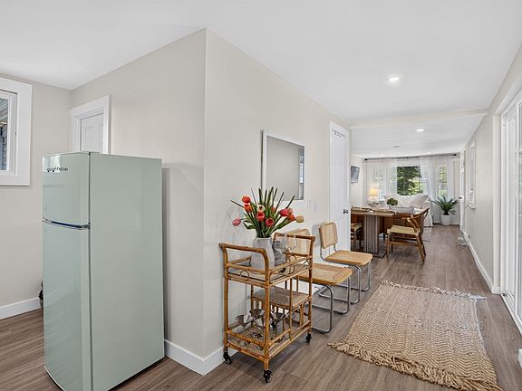 5th image of 29 Walnut St